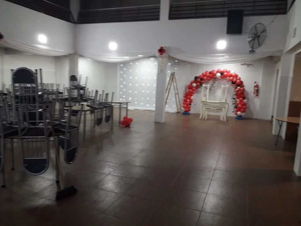 SALON DE FIESTAS TOTALMENTE INSTALADO !